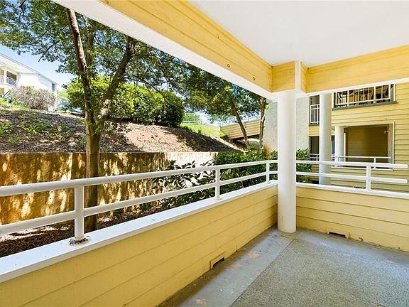 3rd image of 1703 Northlake Dr
