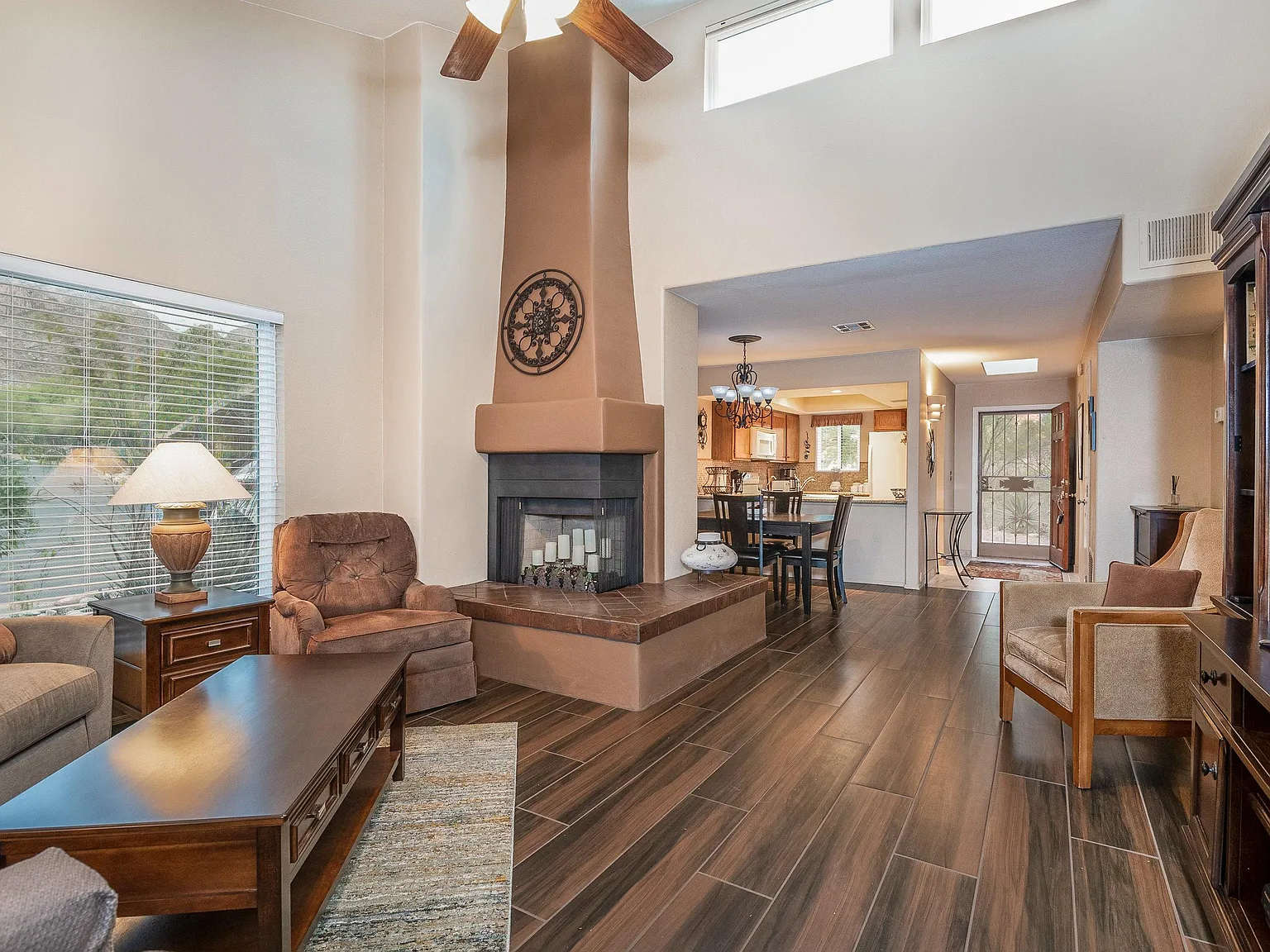 2 bed, 2.0 bath, 1094 sqft, $2,000 — Photo 3