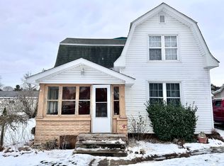 37 W Chestnut St, Petersburg, MI 49270