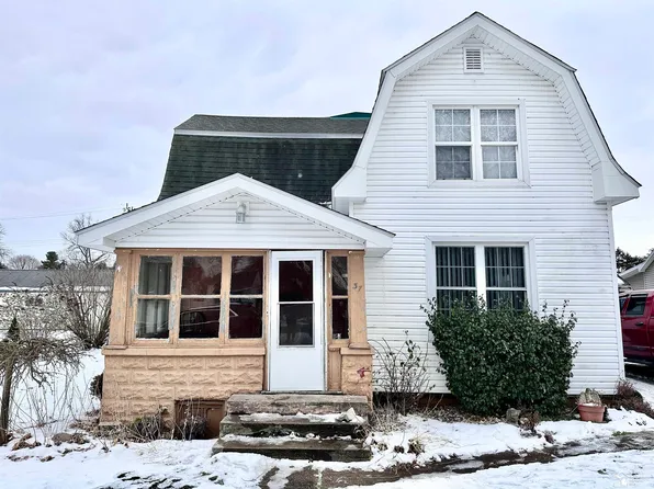 37 W Chestnut St, Petersburg, MI 49270