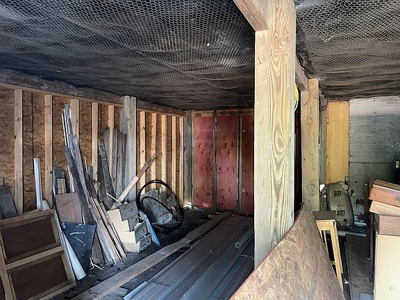 3rd image of 8947 Adams Cir