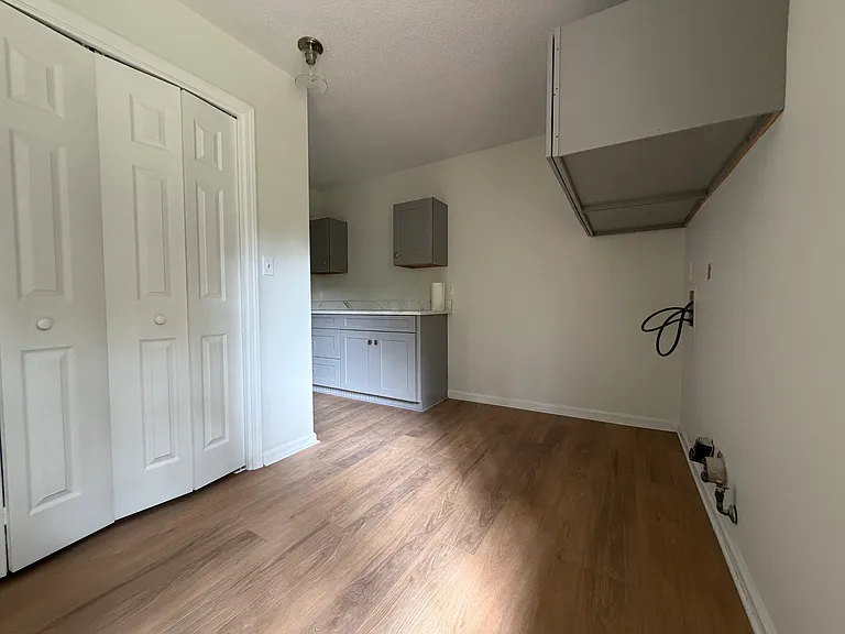 112 Talbot Rd — Photo 10