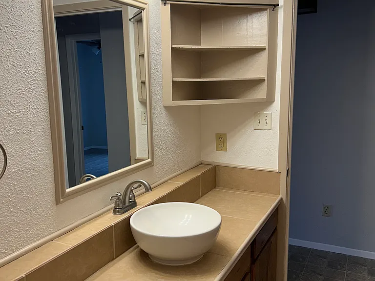 905 N Bishop St — Photo 11