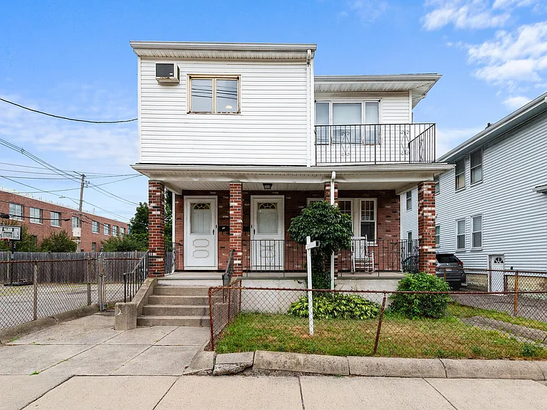 131 Yale St #1 — Photo 8