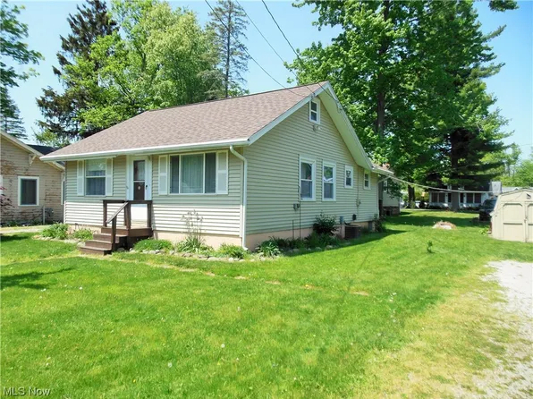 38 Shadywood Dr, Chippewa Lake, OH 44215