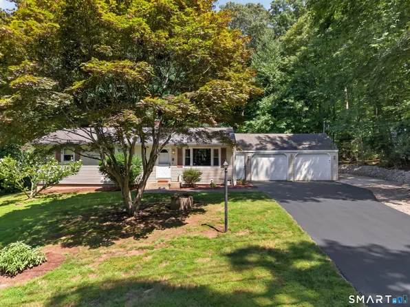 10 Ancient Highway, East Lyme, CT 06333