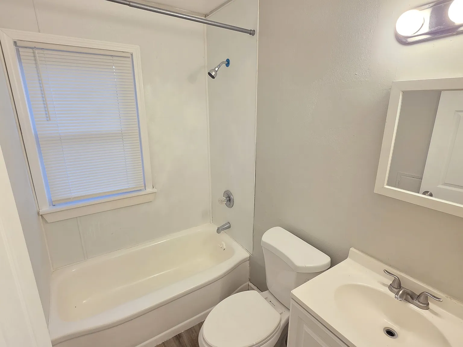 3 bed, 896 sqft, $1,400 — Photo 3
