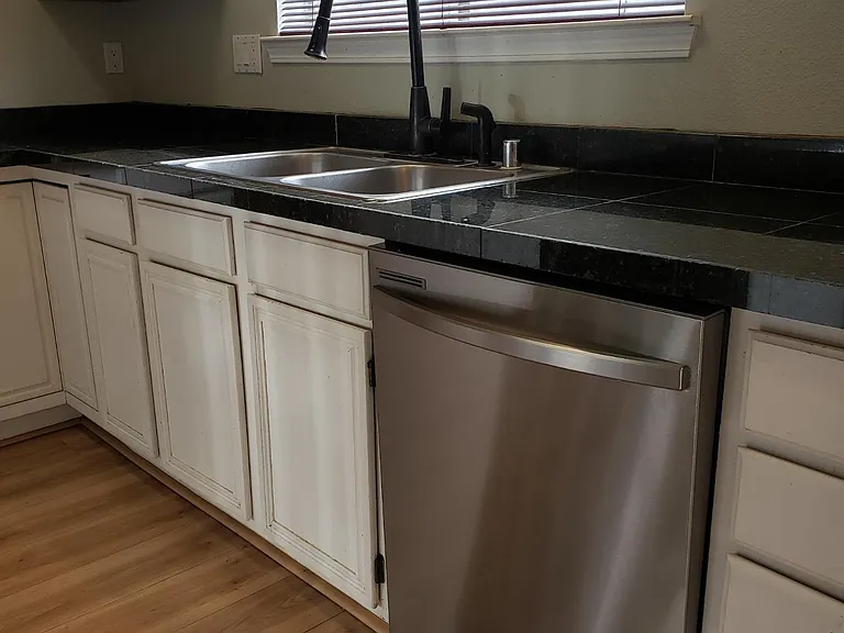Summersville Dr NW — Photo 7