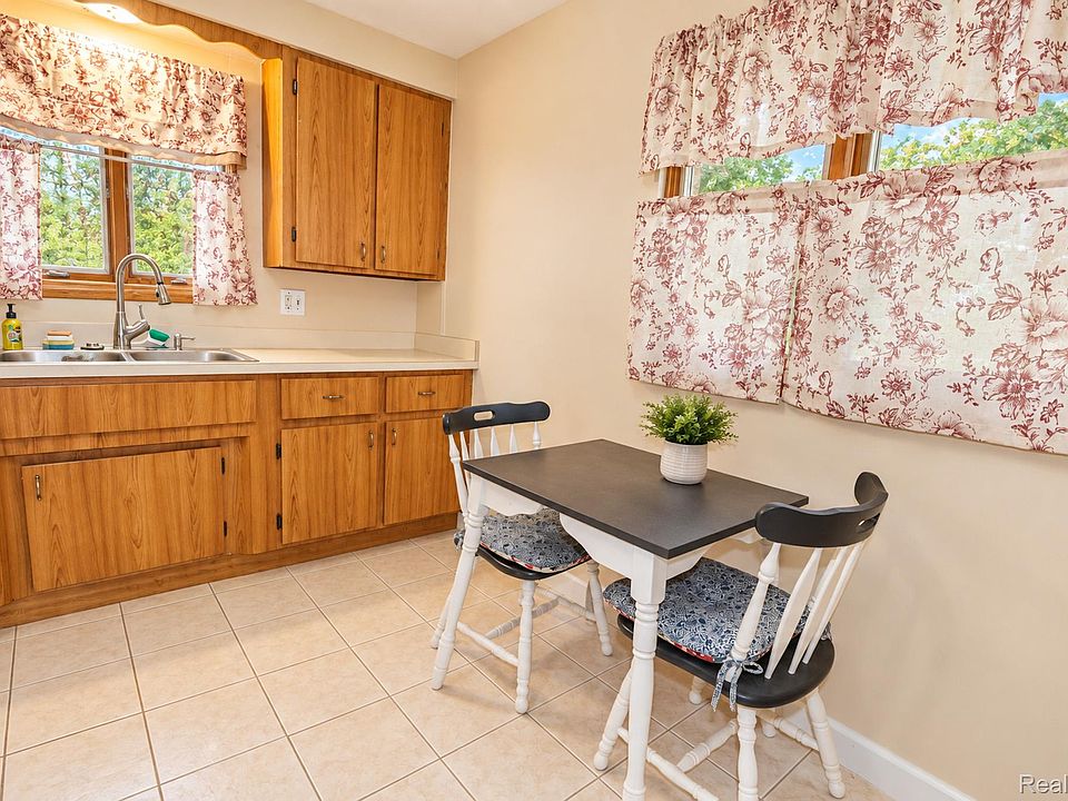 18285 Deering St, photo 7