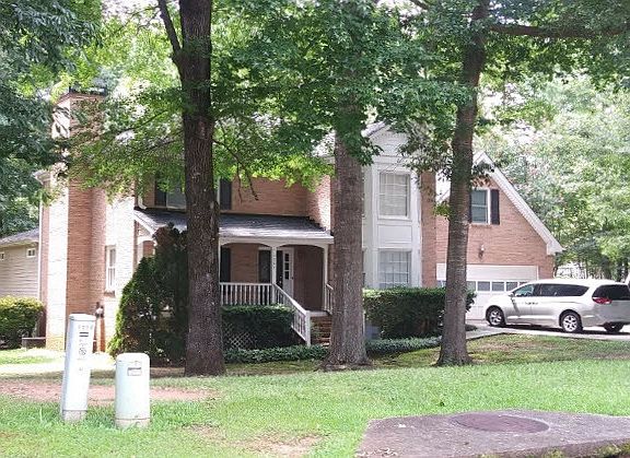 3rd image of 2204 Thames Dr SE