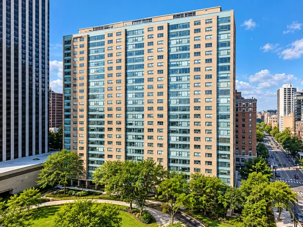 3180 N Lake Shore Dr APT 17F, Chicago, IL 60657