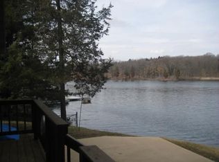 W4952 Oakwood Dr, East Troy, WI 53120