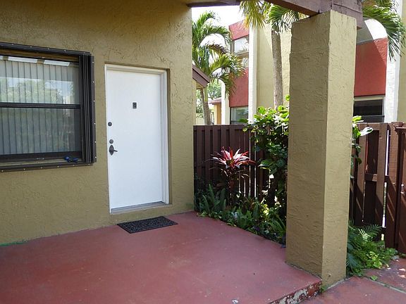 4th image of 10304 NW 9th Street Cir APT 101