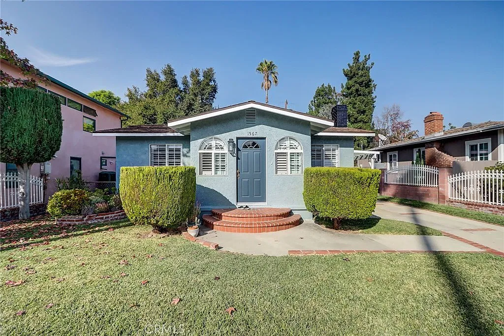 3 bed, 1242 sqft, $5,300 — Photo 1