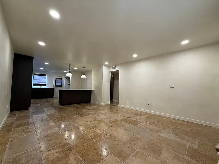 553 Front St — Photo 3