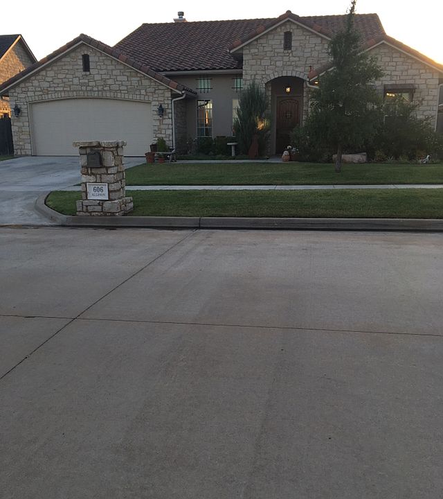 1st image of 606 NW Allison Ln