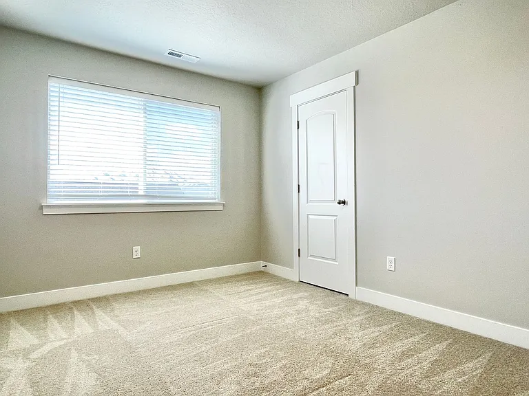 446 N Hillview Dr — Photo 21