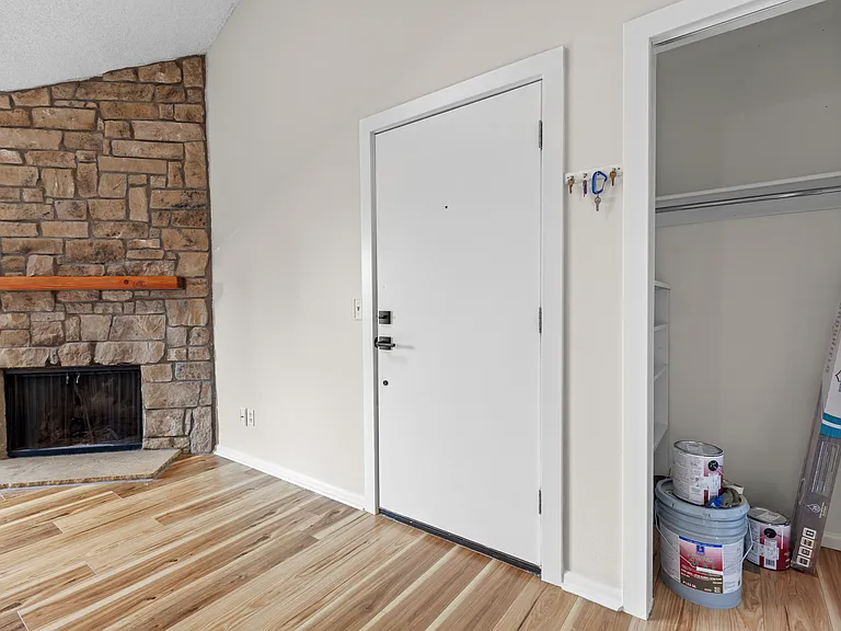 335 Wright St #312 — Photo 8
