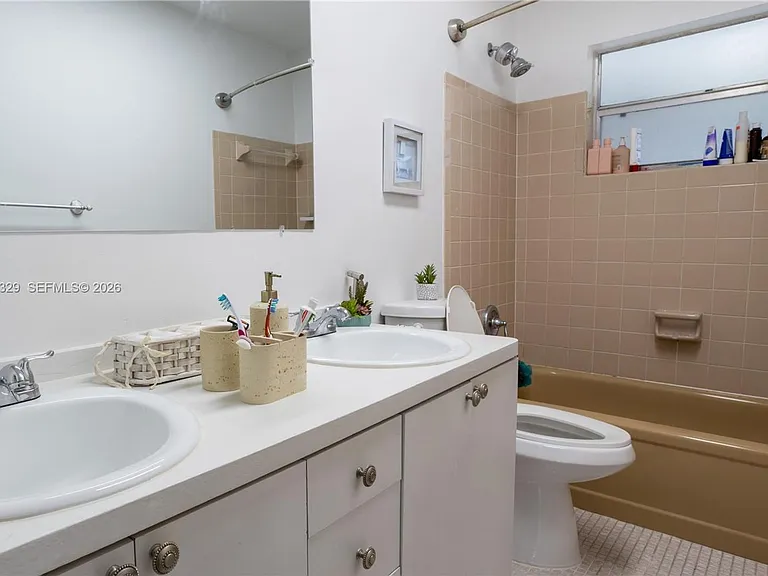 7940 NW 9th St #7940 — Photo 12