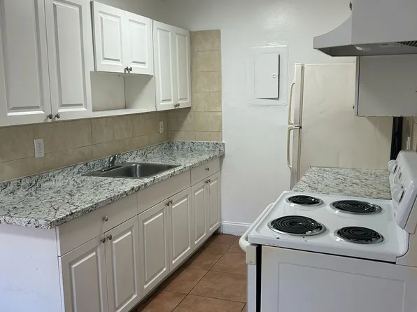 401 SW 13th Pl, Deerfield Beach, FL