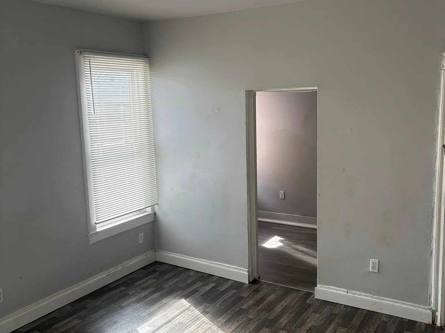 12-16 Rosz Pl — Photo 3