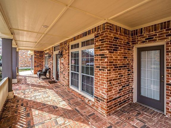 3rd image of 2672 Waters Edge Dr
