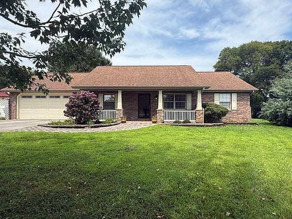 3rd image of 1740 Country Meadows Dr