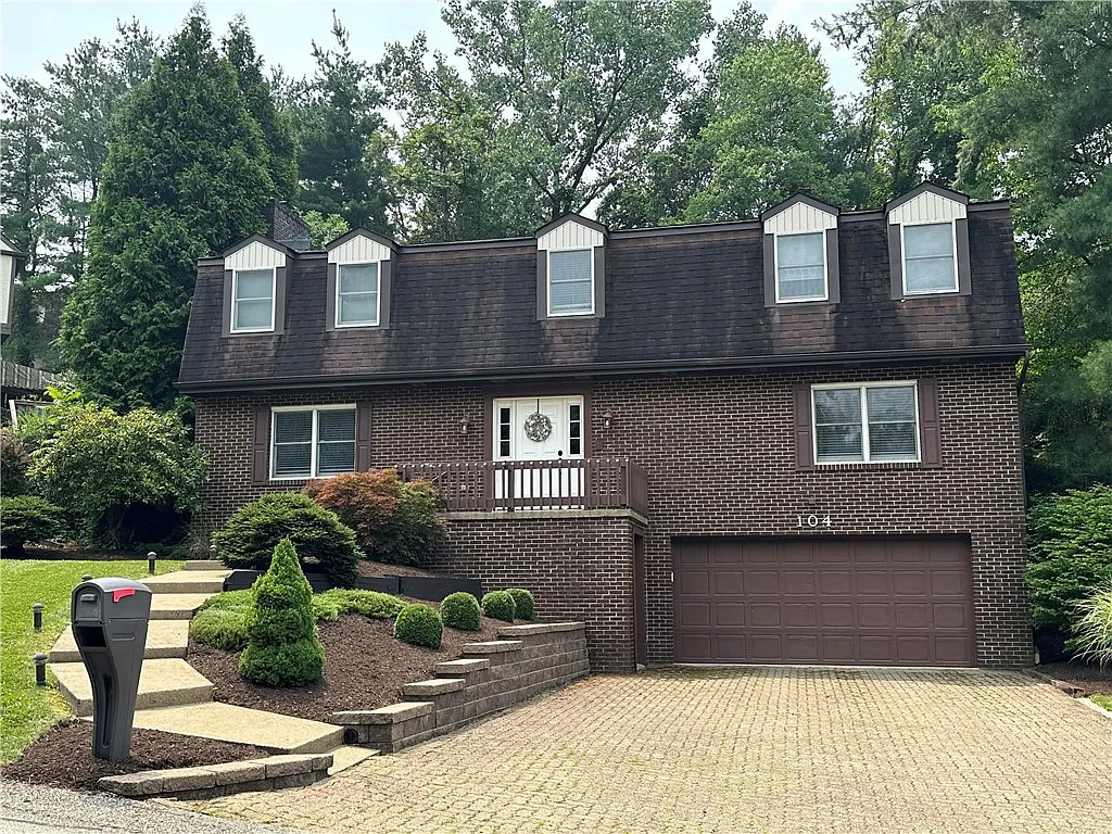 104 Regal Ct photo 1