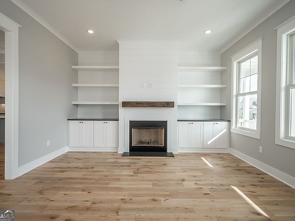 4th image of 237 Highpointe Ln