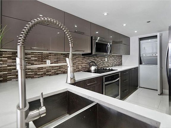 5th image of 1717 N Bayshore Dr APT 3344