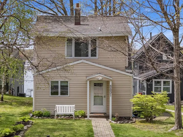 5831 S Hacker DRIVE, West Bend, WI 53095
