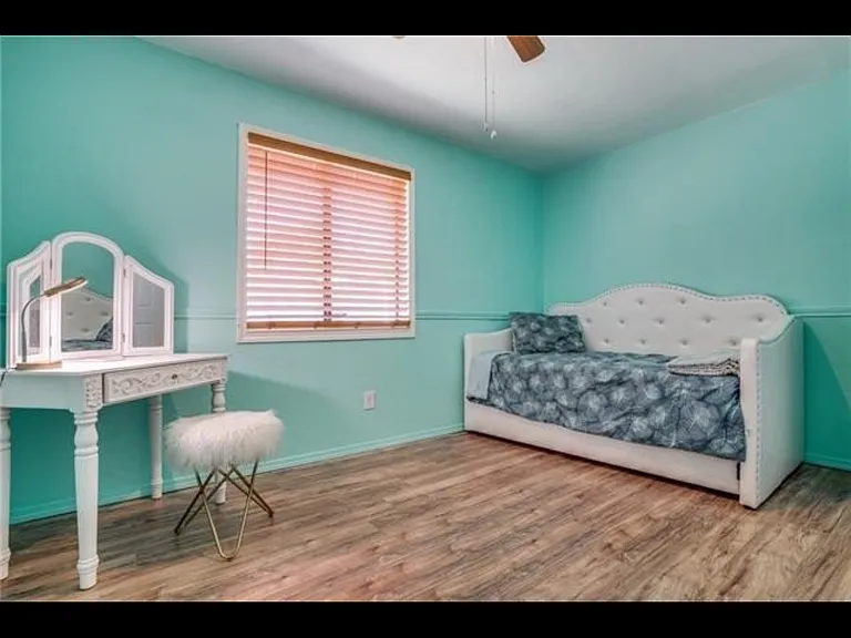 1001 E Peters Colony Rd — Photo 3