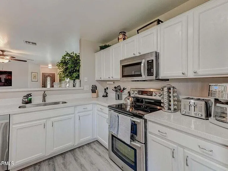 2477 E Meadow Land Dr — Photo 1