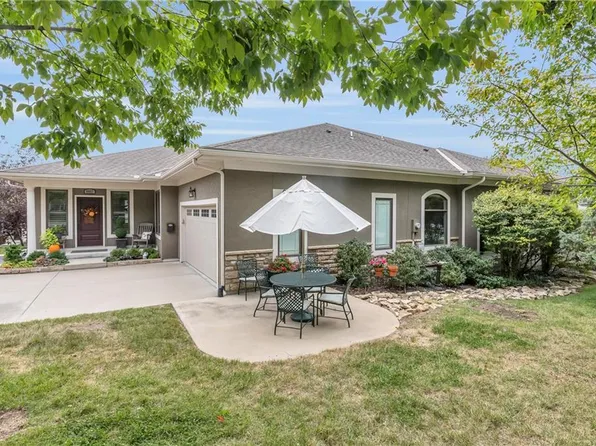 6021 W 102nd St, Overland Park, KS 66207