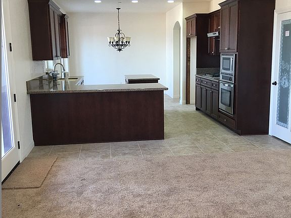 3rd image of 910 Glenwood Dr
