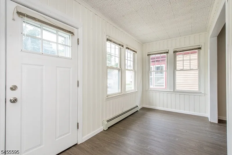 4 bed, 2.0 bath, $4,300 — Photo 4