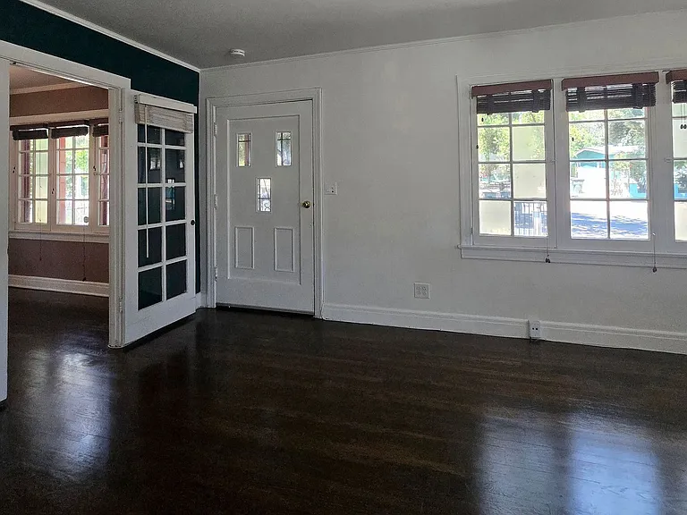 1692 N Marengo Ave — Photo 6