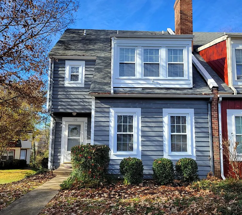 800 Roehampton Ct