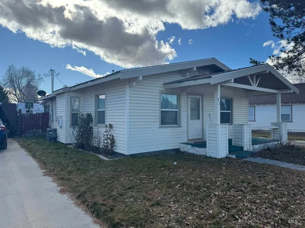 513 6th St, Filer, ID 83328