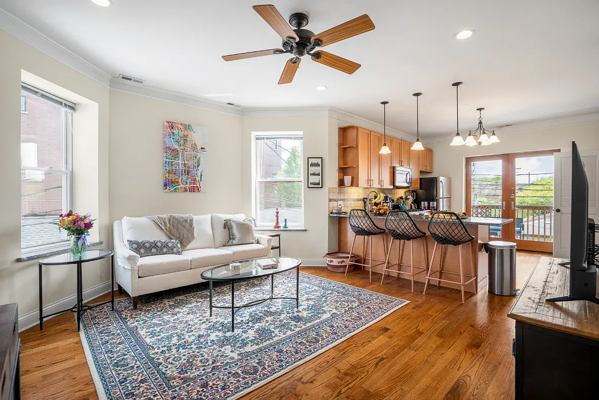 2117 W Irving Park Rd — Photo 4