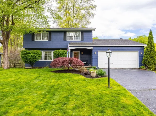 35 Stony Brook Ln, Fairport, NY 14450