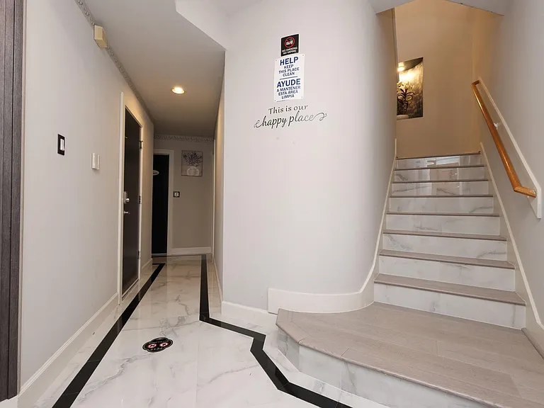 9715 Riddlewood Ln — Photo 4