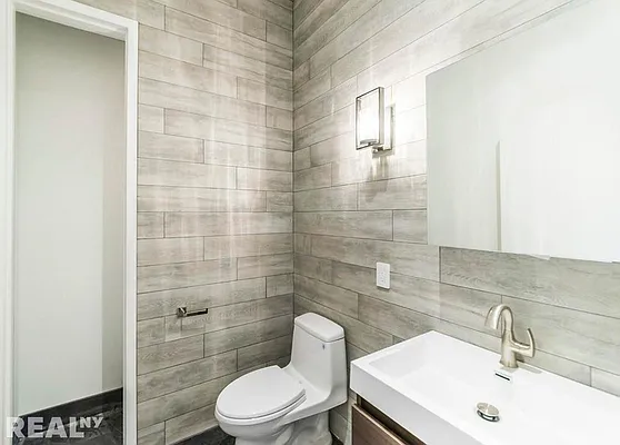 Rented by REAL New York | media 24