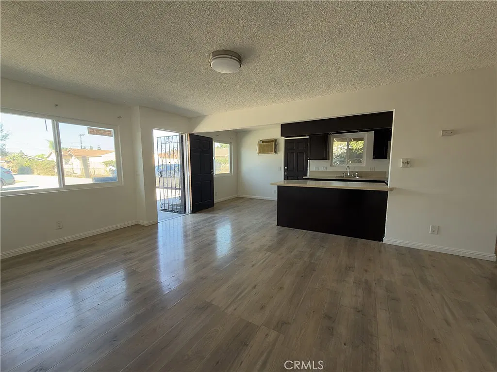 1 bed, 900 sqft, $2,200 — Photo 1