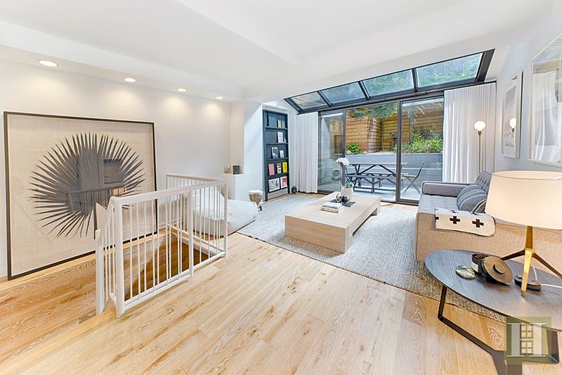 1st image of 240 E 55th St APT La