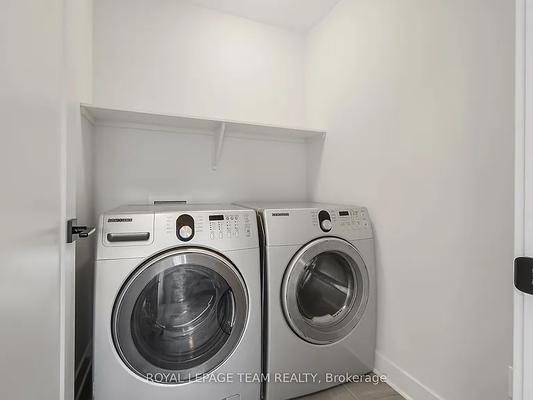 799 Cairn Cres — Photo 44