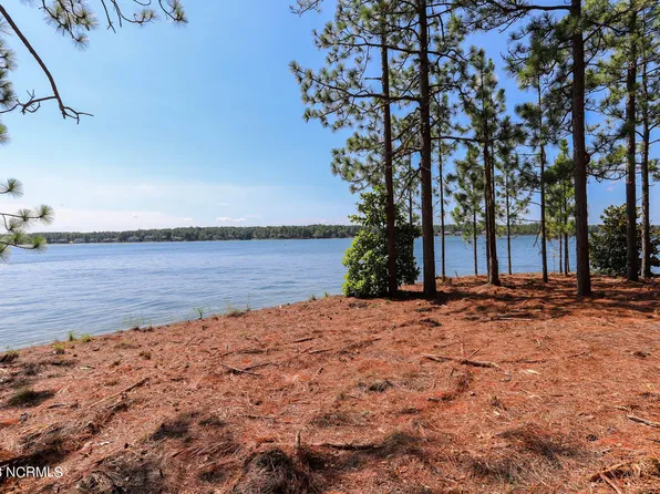 105 Mace Point, West End, NC 27376