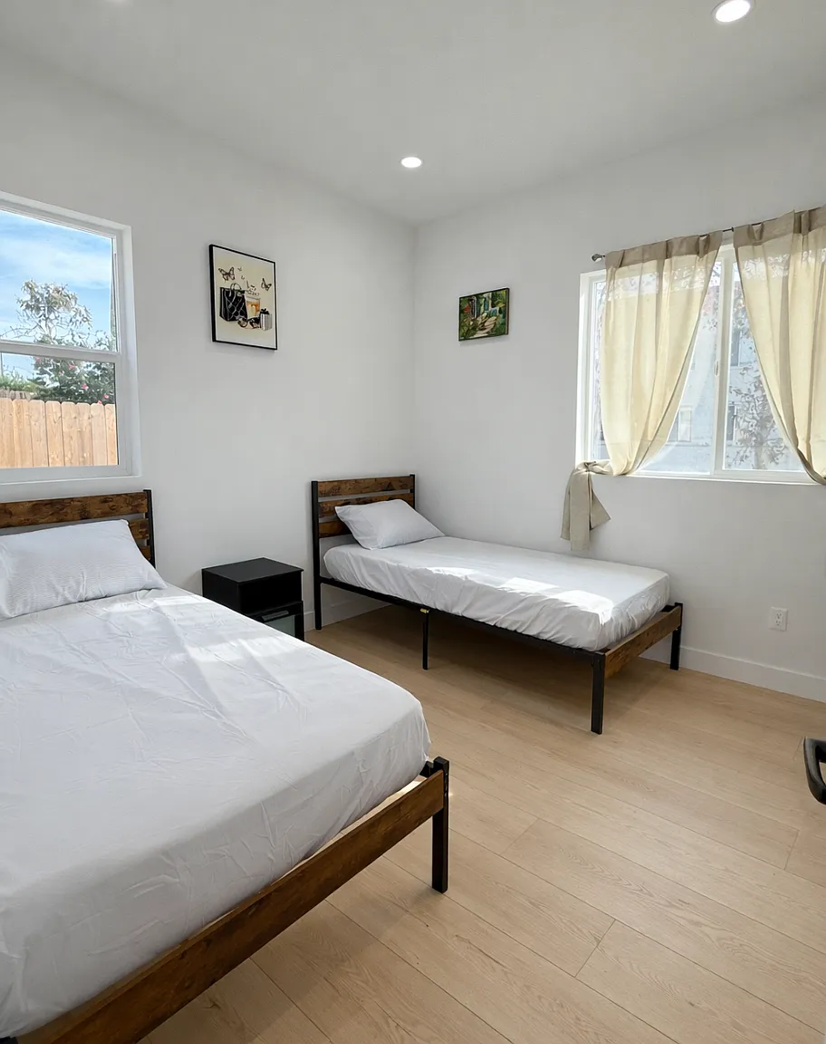 3 bed, $699 — Photo 2
