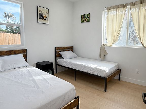 2nd image of 4513 Rosewood Ave #1
