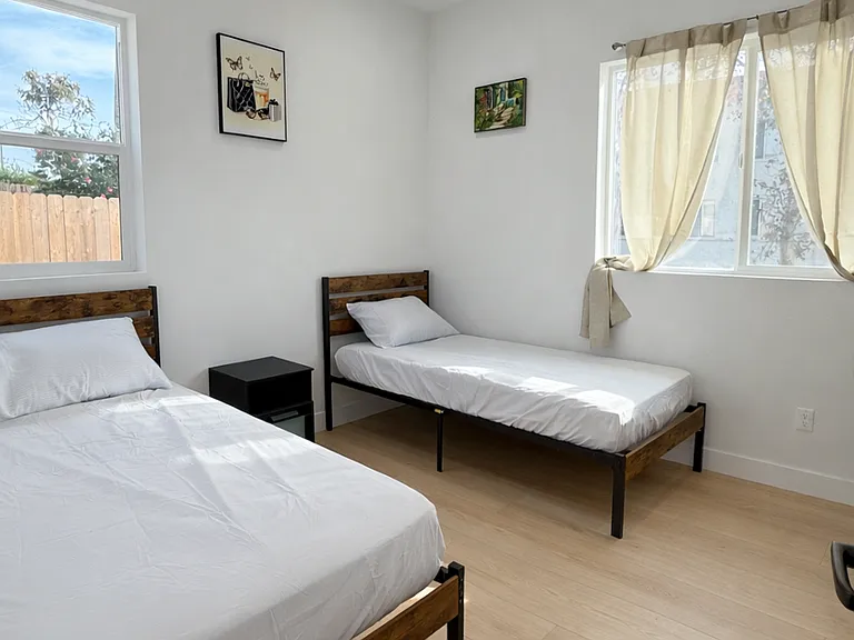 4513 Rosewood Ave #1 — Photo 2